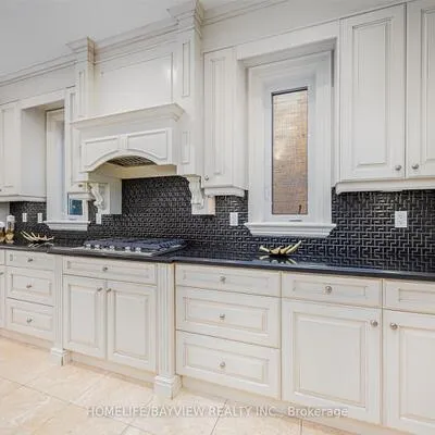 208,&nbsp;Holmes, Willowdale East, Toronto