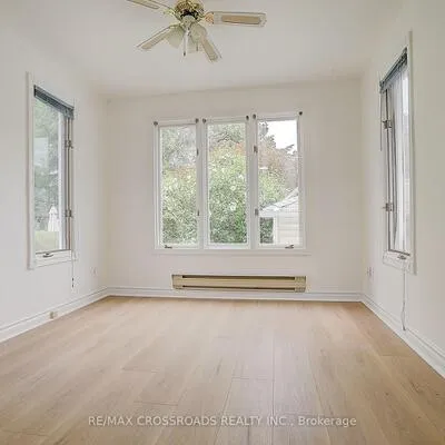 128,&nbsp;Leacrest, Leaside, Toronto