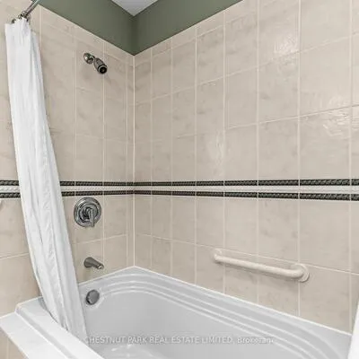 249,&nbsp;Hanna, Leaside, Toronto