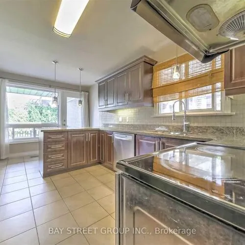 Premium freehold home for sale: 33, Heathview, Bayview Village, Toronto