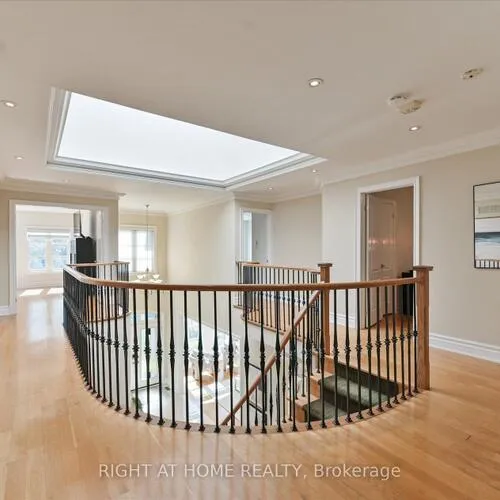 Premium freehold home for sale: 154, Charlton, Newtonbrook West, Toronto