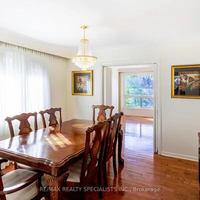 22,&nbsp;Heathview, Bayview Village, Toronto