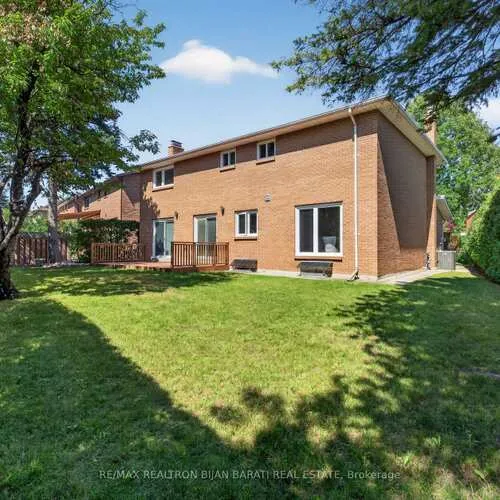 Premium freehold home for sale: 26, Saddletree, Bayview Woods-Steeles, Toronto