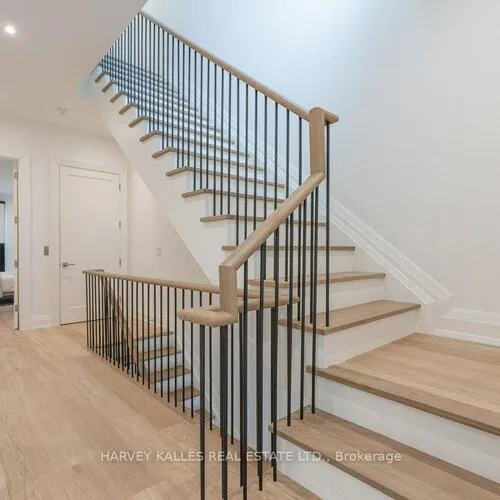 Premium freehold home for sale: 32, Evergreen, Leaside, Toronto