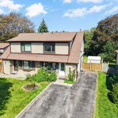 225,&nbsp;Hollyberry, Hillcrest Village, Toronto