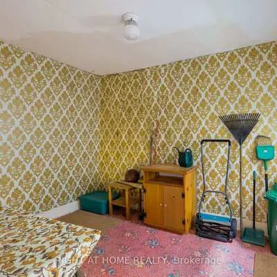 239,&nbsp;Seaton, Moss Park, Toronto
