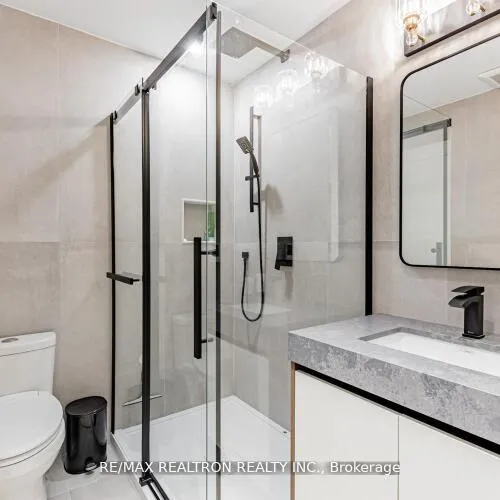 Premium freehold home for sale: 673, Crawford, Palmerston-Little Italy, Toronto
