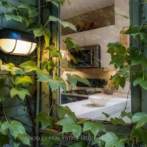 Premium freehold home for sale: 33A, Henry, Kensington-Chinatown, Toronto