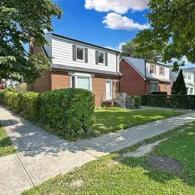 657,&nbsp;Pharmacy, Clairlea-Birchmount, Toronto