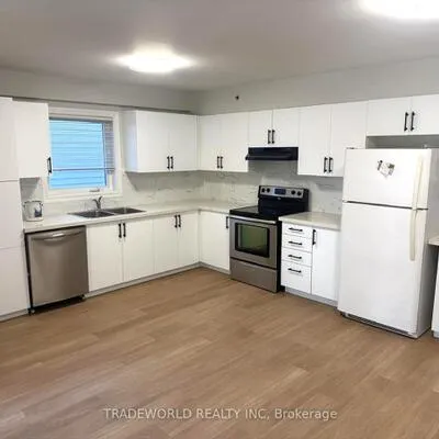 32,&nbsp;St Dunstan, Oakridge, Toronto