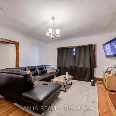 7, Linnsmore, Danforth Village-East York, Toronto