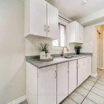 72, Lowry, Malvern, Toronto