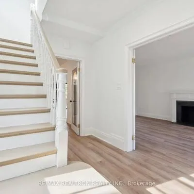 6,&nbsp;Woodvale, East York, Toronto