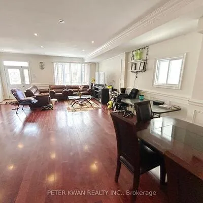 1543,&nbsp;Dundas, South Riverdale, Toronto