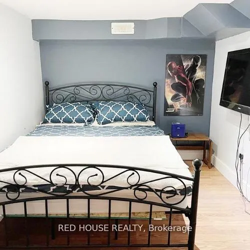 Premium freehold home for sale: 40, North Woodrow, Clairlea-Birchmount, Toronto
