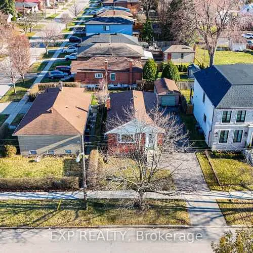 Premium freehold home for sale: 43, Yorkshire, Ionview, Toronto