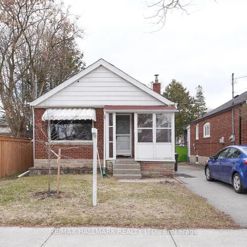 Premium freehold home for sale: 21, Phenix, Birchcliffe-Cliffside, Toronto