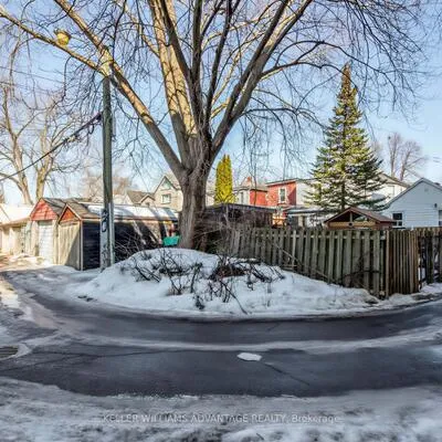 12R,&nbsp;Hastings, South Riverdale, Toronto