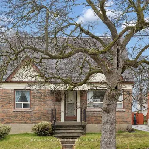 Premium freehold home for sale: 10, Eastgate, Clairlea-Birchmount, Toronto