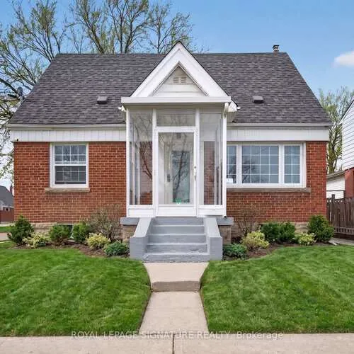 Premium freehold home for sale: 3244, St Clair, Clairlea-Birchmount, Toronto