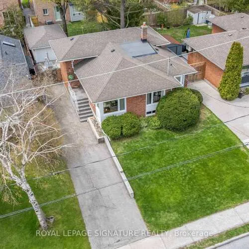 Premium freehold home for sale: 16, Shrewsbury, Tam O'Shanter-Sullivan, Toronto