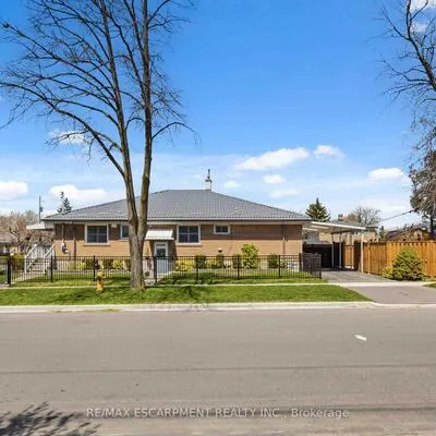 1,&nbsp;Birkdale, Bendale, Toronto