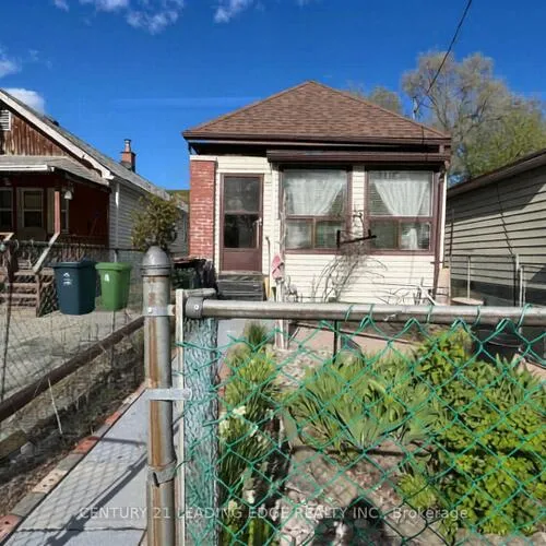 Premium freehold home for sale: 25, Madelaine, Oakridge, Toronto