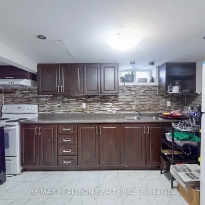 132,&nbsp;Porchester, Woburn, Toronto