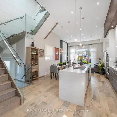 221,&nbsp;Virginia, Woodbine-Lumsden, Toronto