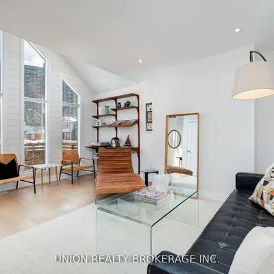8,&nbsp;Bryant, Crescent Town, Toronto