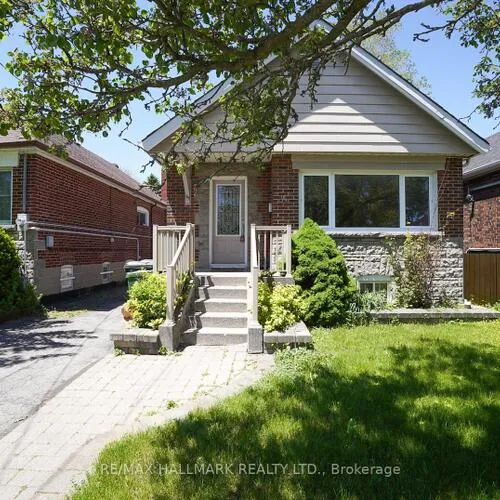 Premium freehold home for sale: 34, Clonmore, Birchcliffe-Cliffside, Toronto