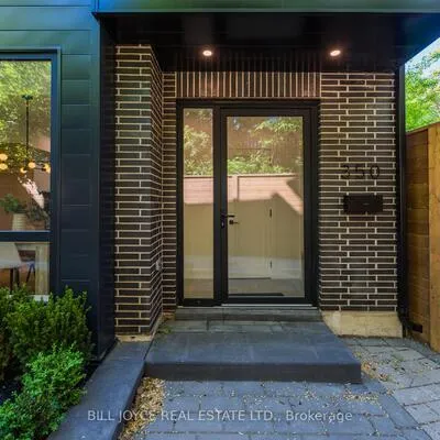 350,&nbsp;Lee, The Beaches, Toronto