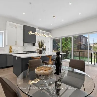 260,&nbsp;Dewhurst, Danforth Village-East York, Toronto