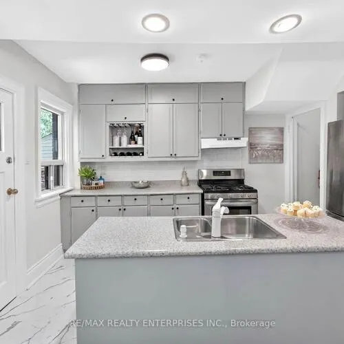 Premium freehold home for sale: 5, Queensbury, Birchcliffe-Cliffside, Toronto