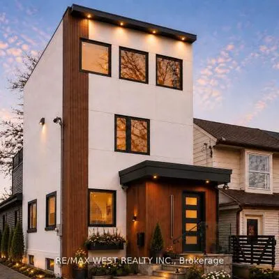 201,&nbsp;Rhodes, Greenwood-Coxwell, Toronto