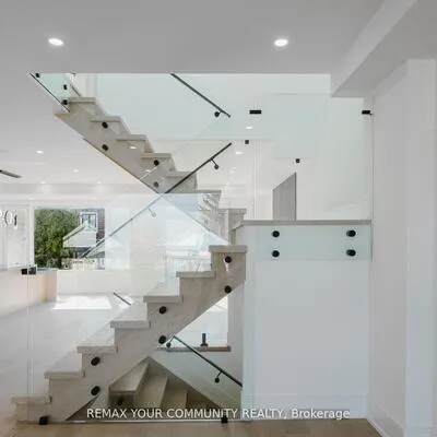 360,&nbsp;Woodmount, East York, Toronto