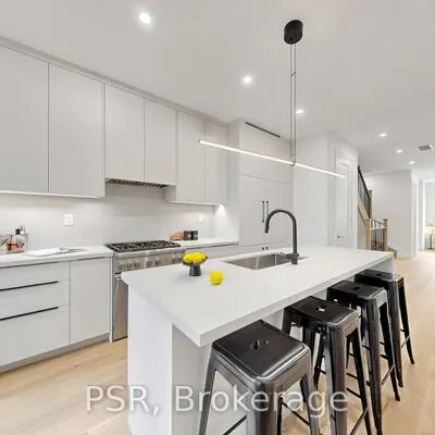 30,&nbsp;Winnifred, South Riverdale, Toronto