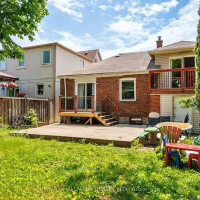 8,&nbsp;Davies, East York, Toronto