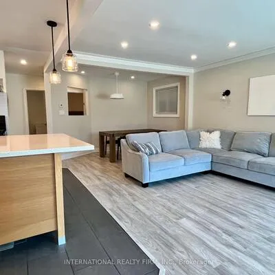 688,&nbsp;Sammon, Danforth Village-East York, Toronto