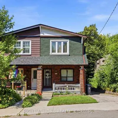 204,&nbsp;Highfield, Greenwood-Coxwell, Toronto