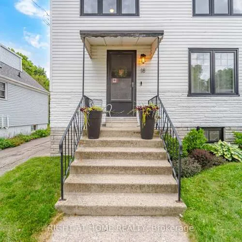 Premium freehold home for sale: 18, Vanbrugh, Birchcliffe-Cliffside, Toronto