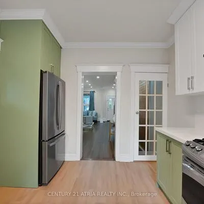 32,&nbsp;Rosevear, Crescent Town, Toronto