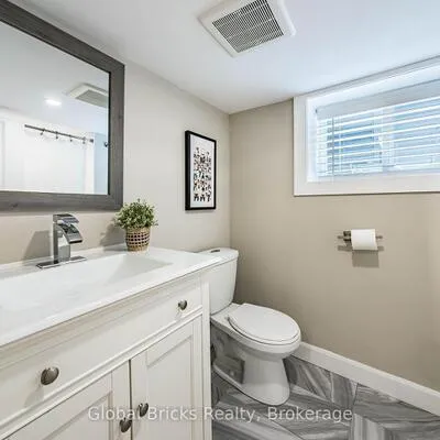 19,&nbsp;Elward, Oakridge, Toronto