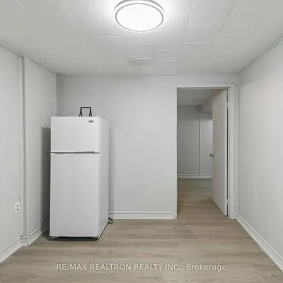 25,&nbsp;Whiteleas, Malvern, Toronto