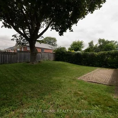 2,&nbsp;Midholm, Ionview, Toronto