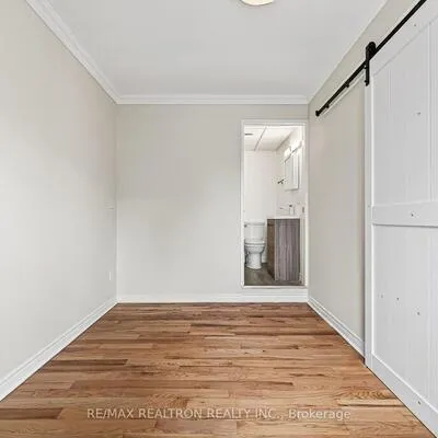 454,&nbsp;Donlands, East York, Toronto