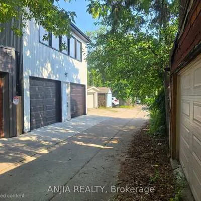 691,&nbsp;Greenwood, Danforth, Toronto