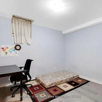 28,&nbsp;Seminoff, Clairlea-Birchmount, Toronto