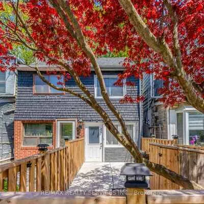 827,&nbsp;Craven, Greenwood-Coxwell, Toronto