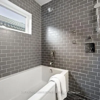 99,&nbsp;Cadorna, East York, Toronto